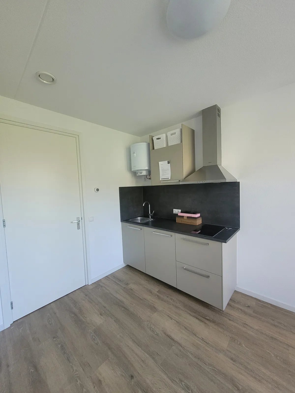 Photo: room in Malden (4)