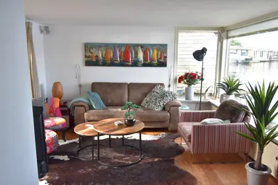 Foto van een kamer in Weesp