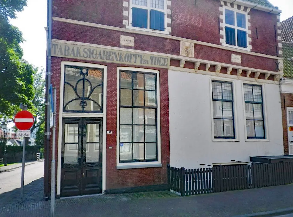 Photo: family home in Hoorn (2)